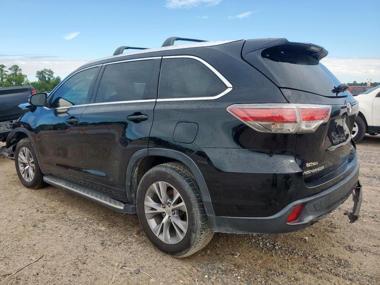 2015 Toyota Highlander Xle - Image 2