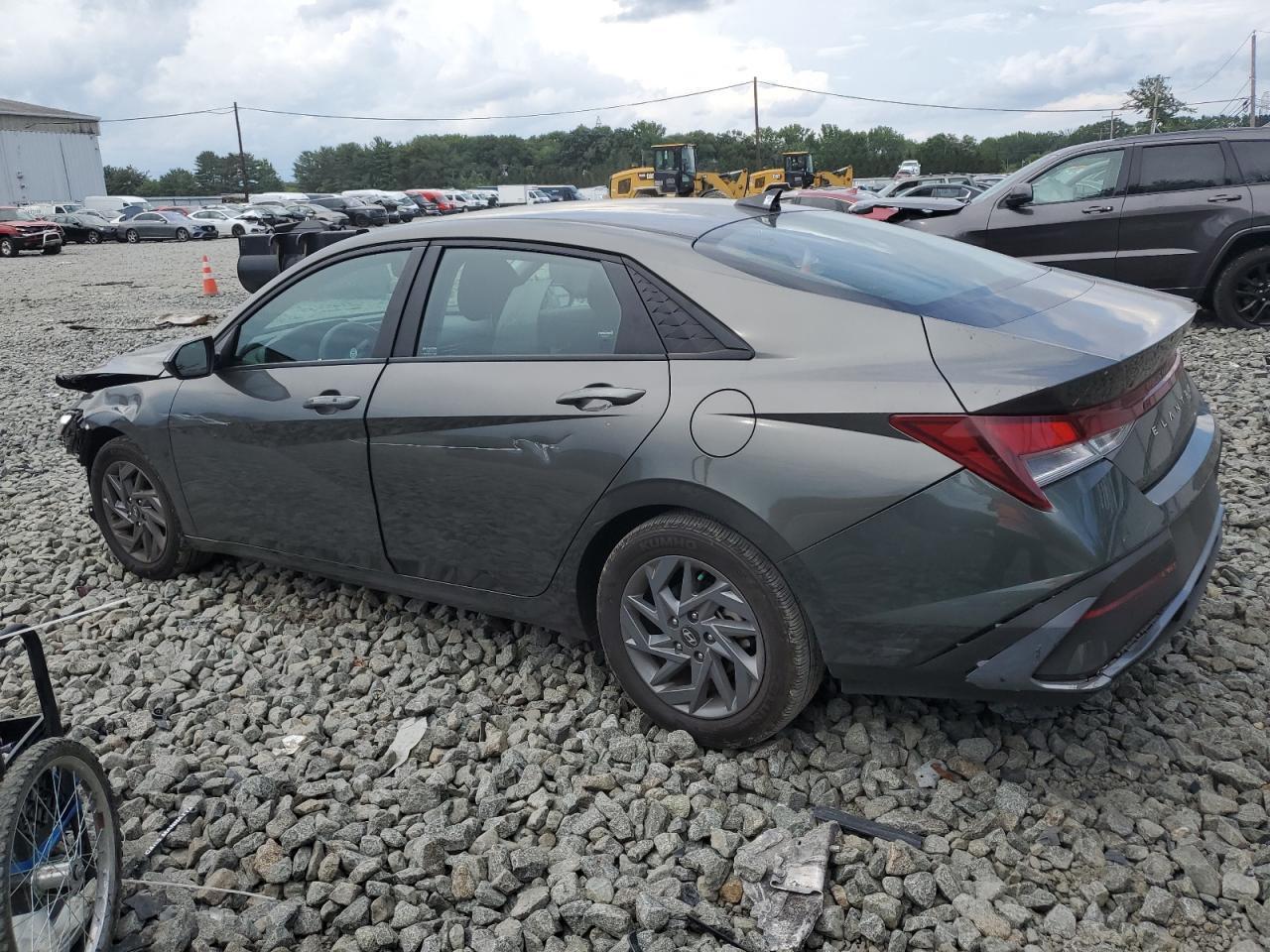 2024 Hyundai Elantra Sel - Image 2