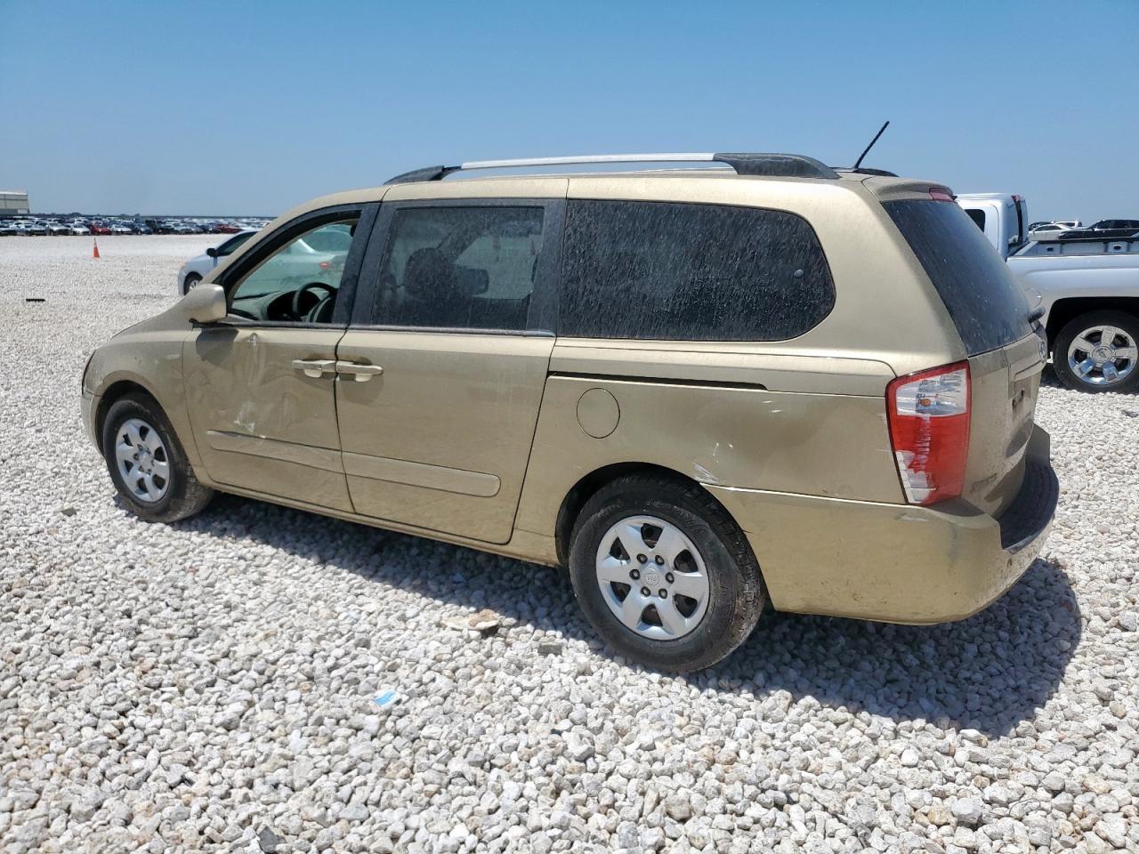 2010 Kia Sedona Lx - Фото 2