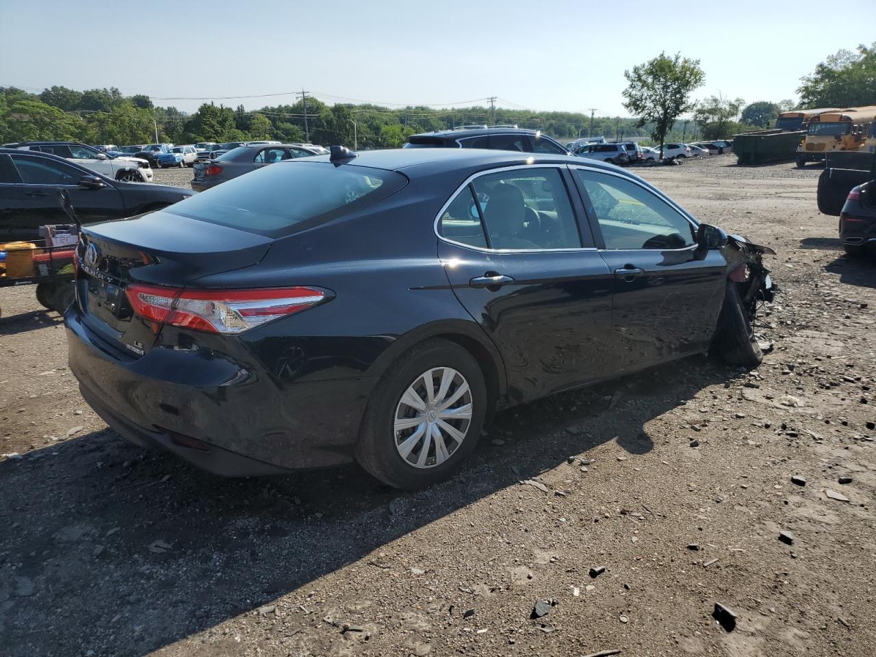 2019 Toyota Camry Le - Фото 3