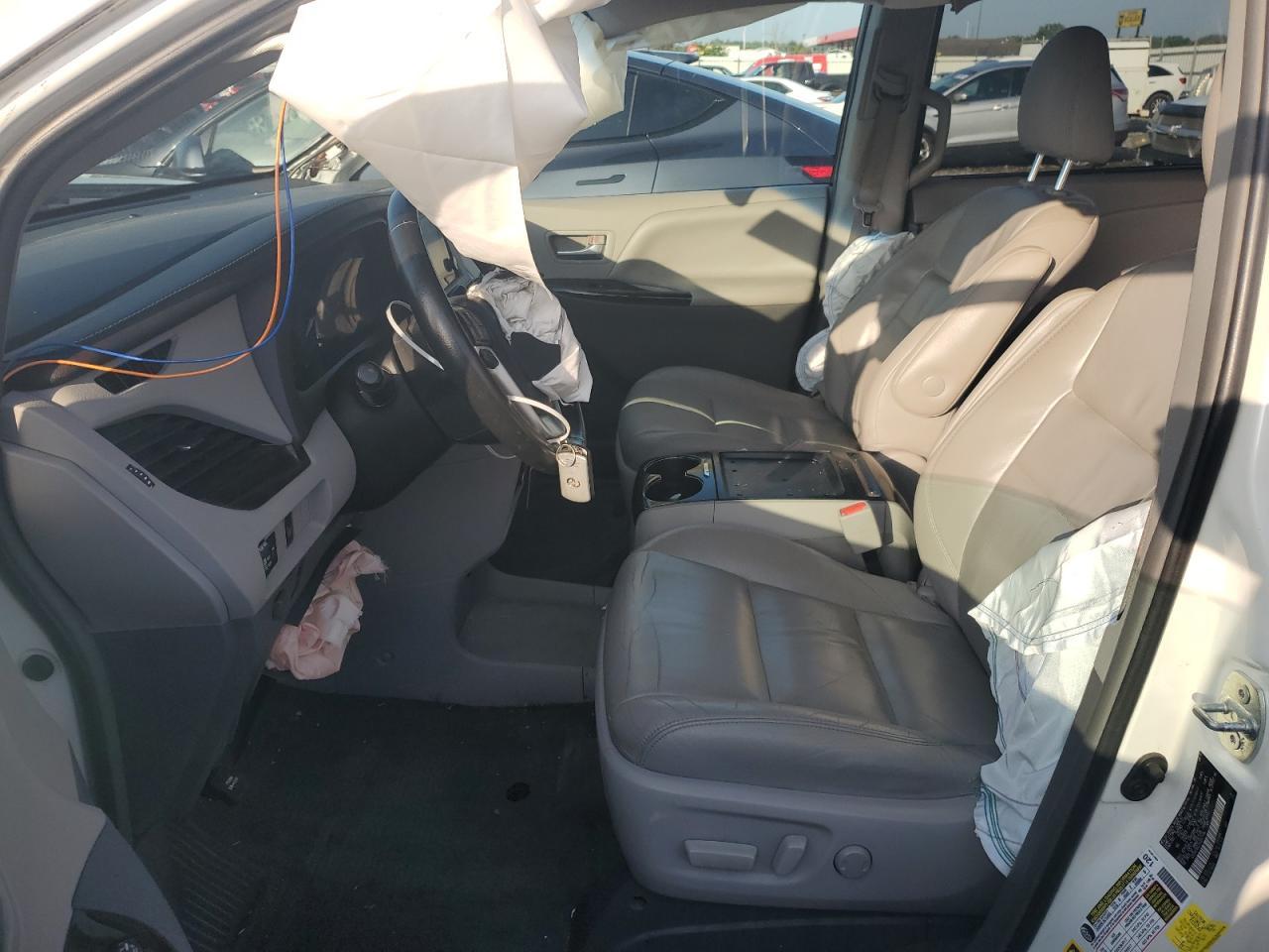 2015 Toyota Sienna Xle - Image 7