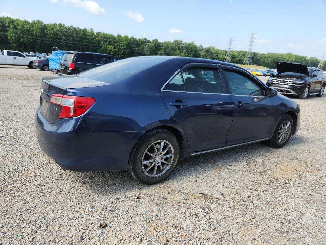 2014 Toyota Camry L - Image 3