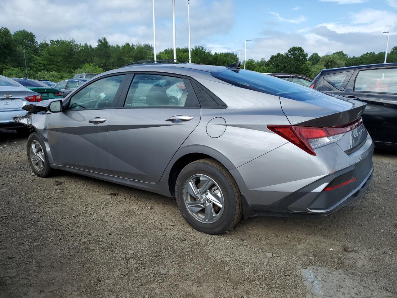 2024 Hyundai Elantra Se - Фото 2