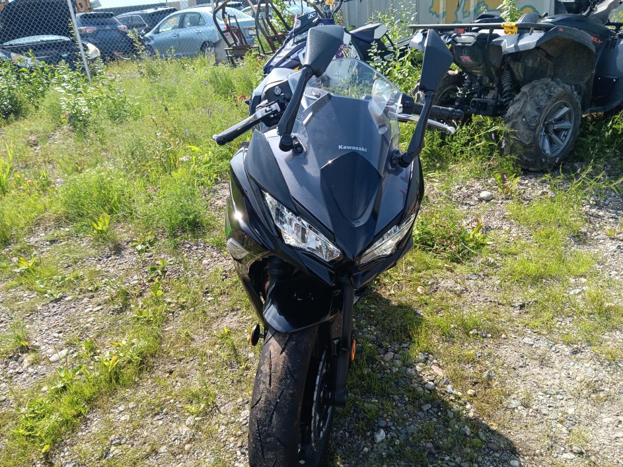 2025 Kawasaki Ex650 R - Фото 2