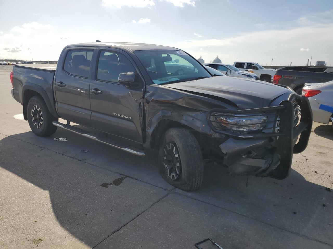 2017 Toyota Tacoma Double Cab - Фото 4