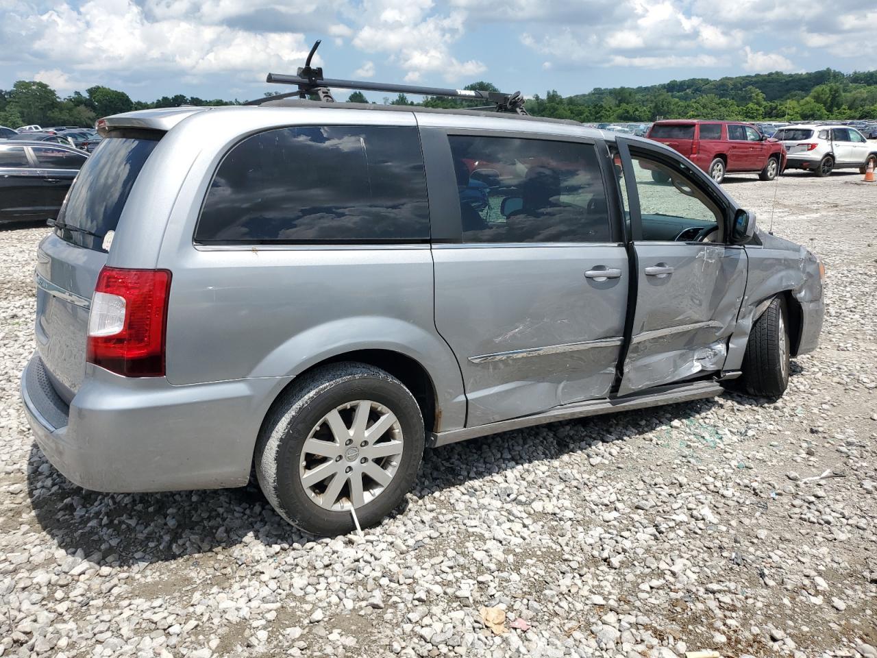 2015 Chrysler Town & Country Touring - Image 3
