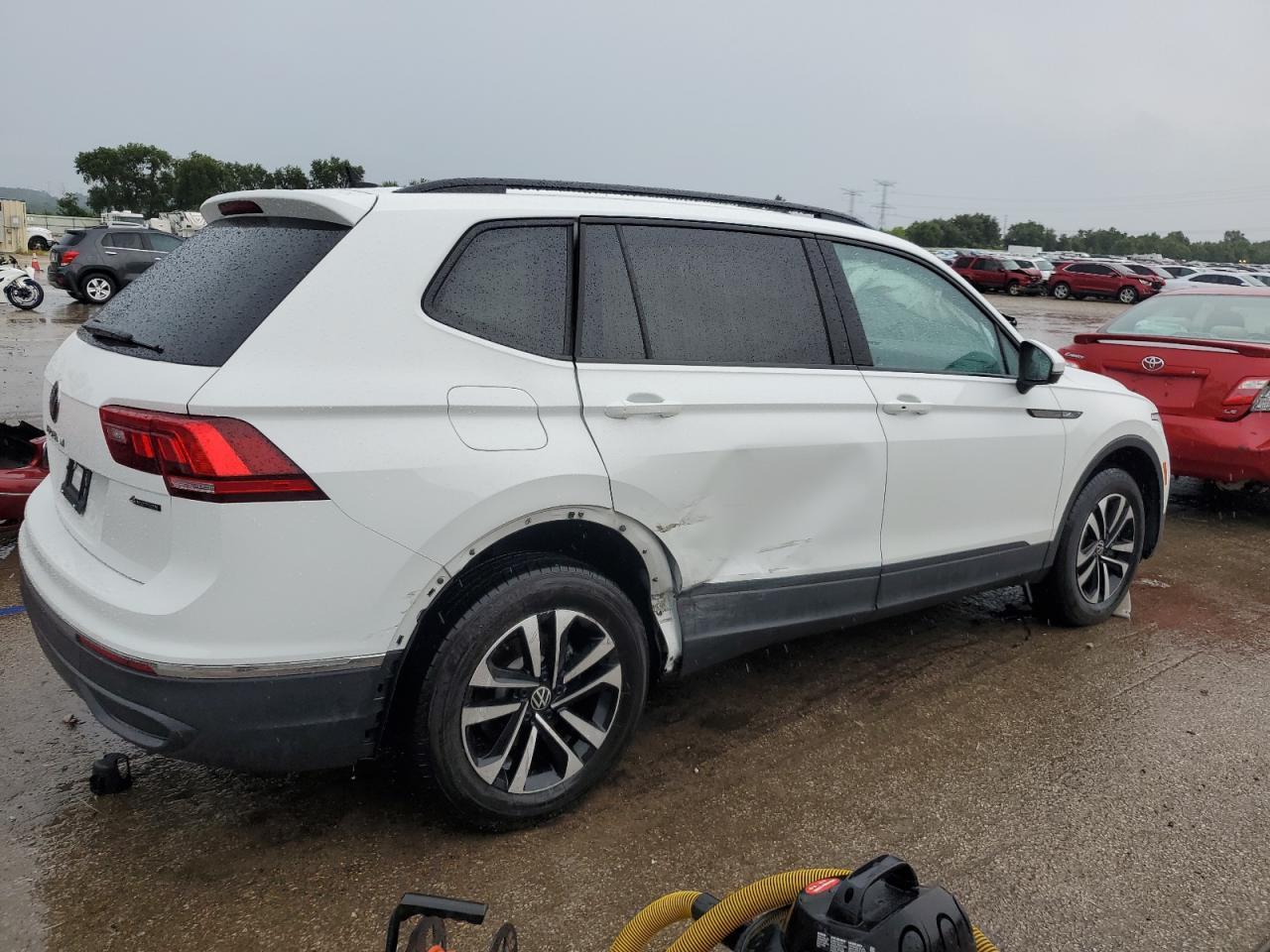 2022 Volkswagen Tiguan S - Фото 3