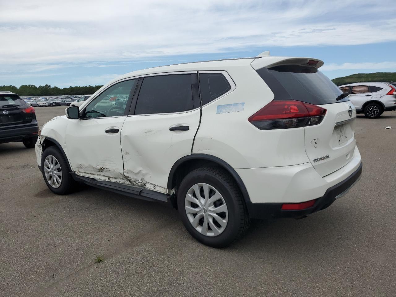 2020 Nissan Rogue S - Фото 2