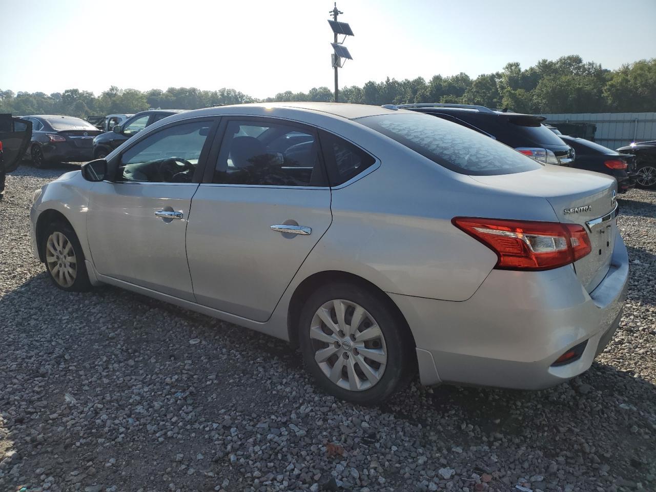 2016 Nissan Sentra S - Фото 2