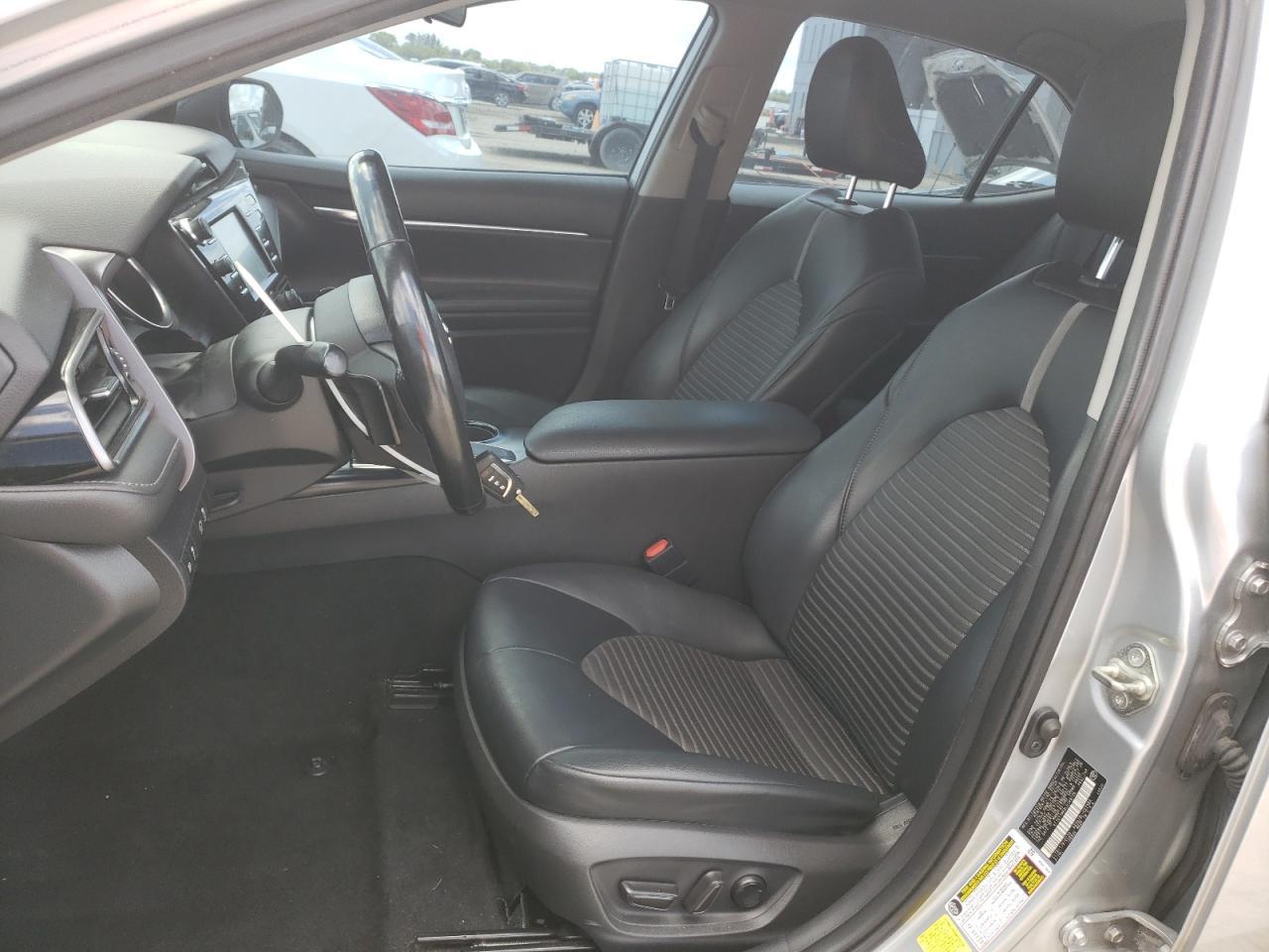 2020 Toyota Camry Se - Фото 7