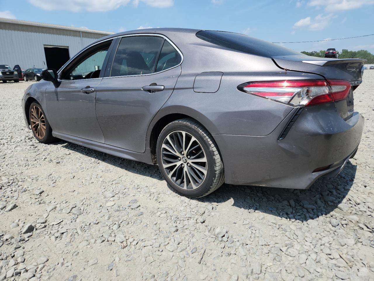 2018 Toyota Camry L - Фото 2