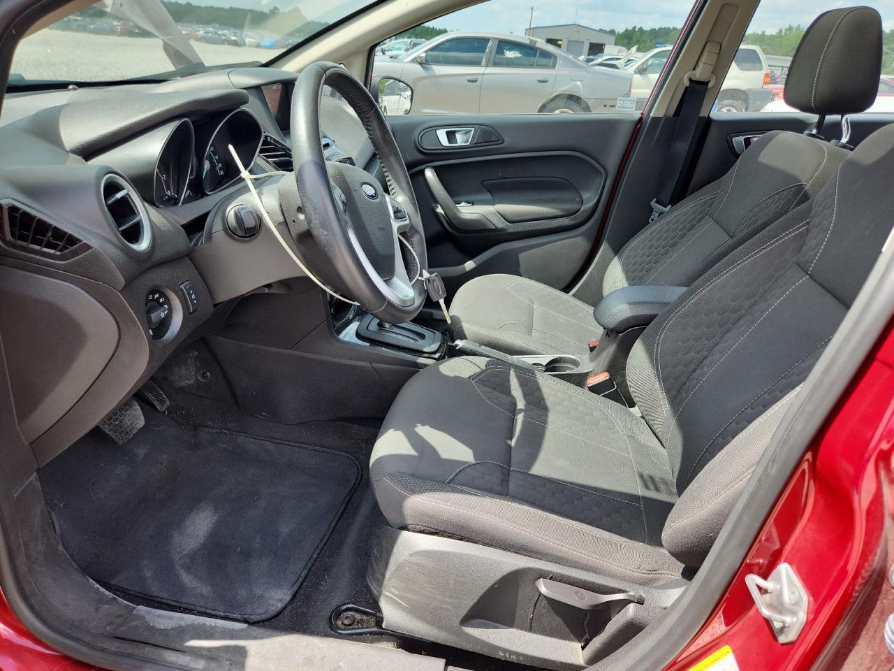 2016 Ford Fiesta Se - Фото 7