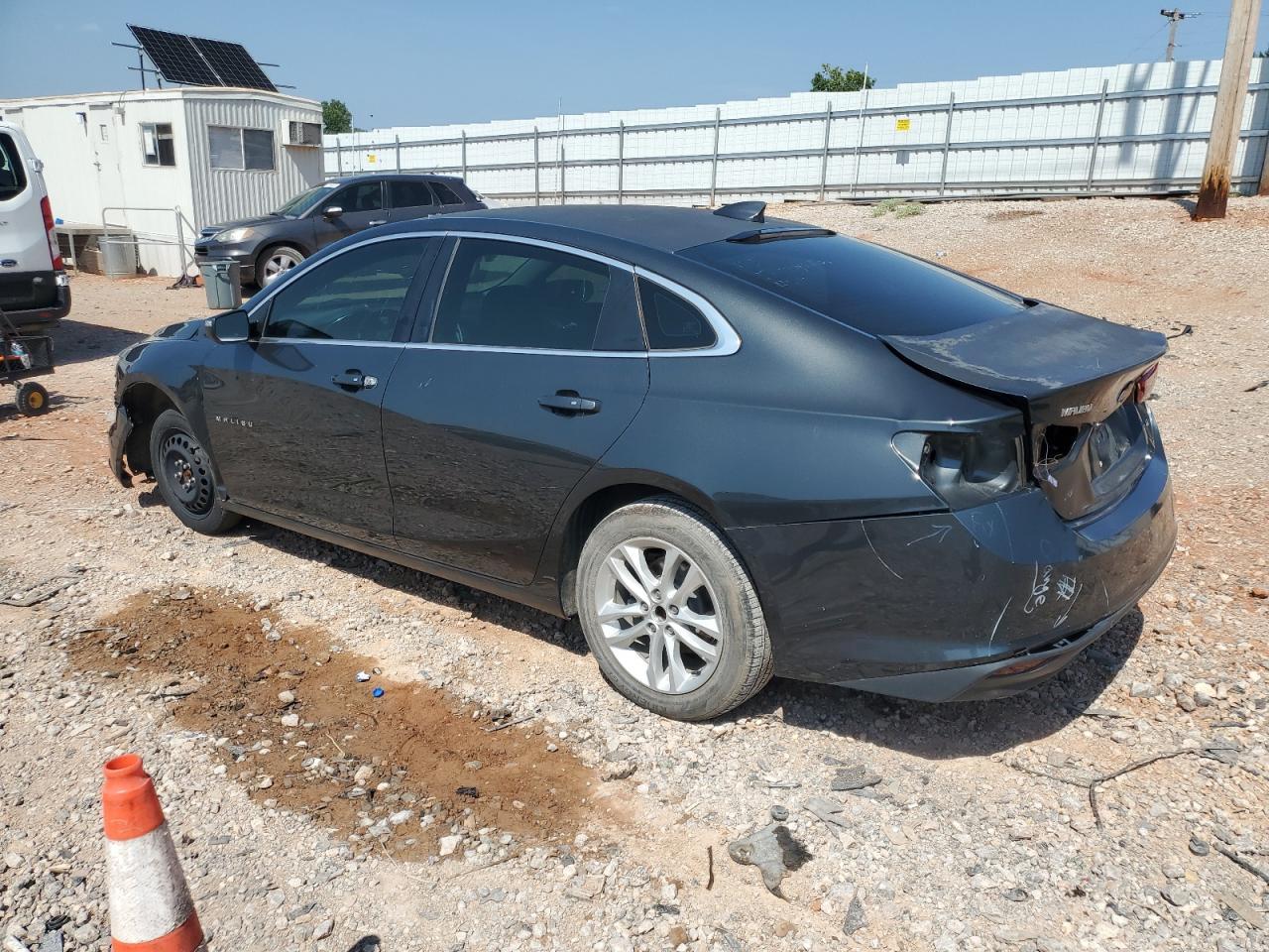 2017 Chevrolet Malibu Lt - Image 2