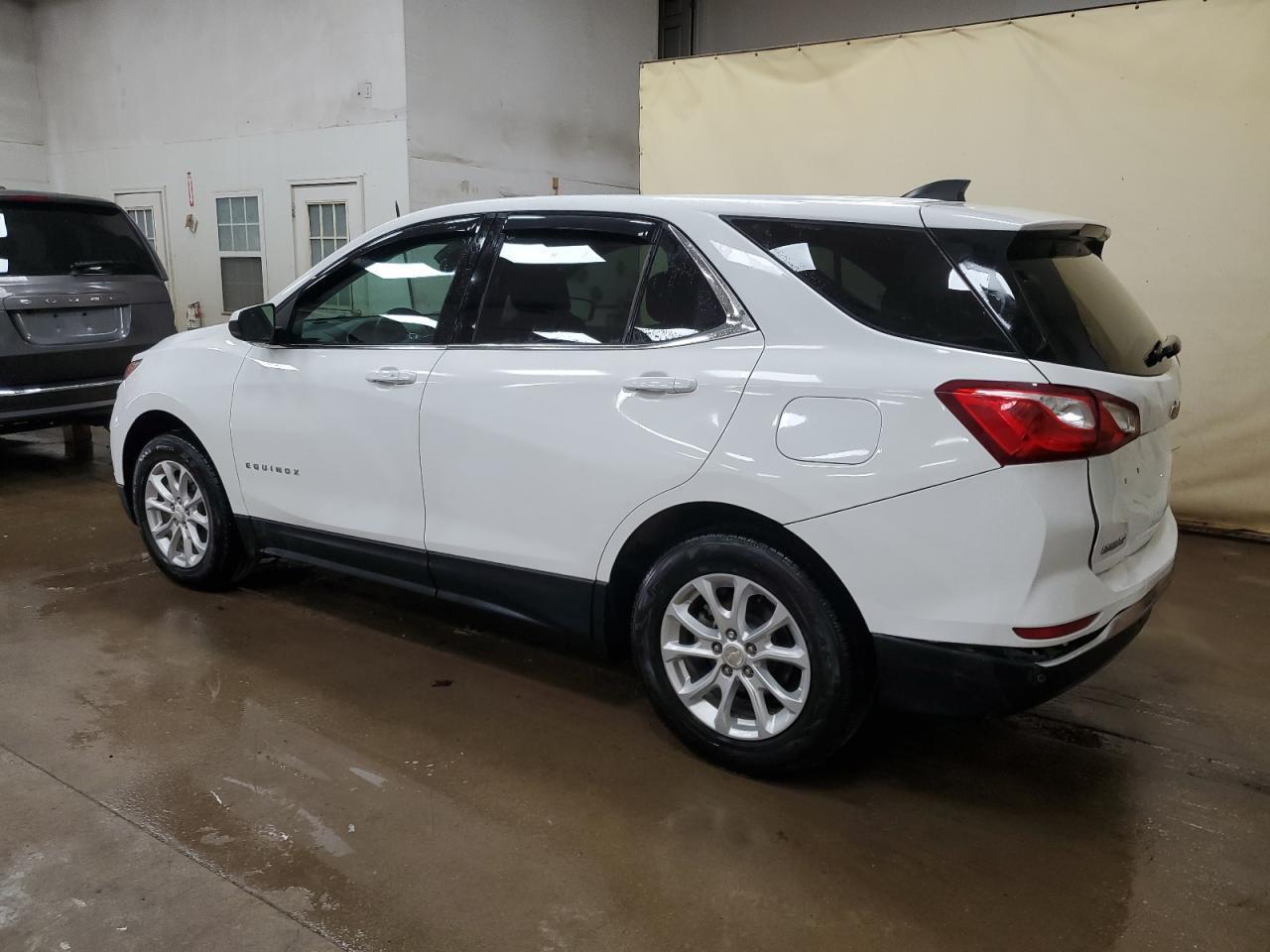 2020 Chevrolet Equinox Lt - Image 2