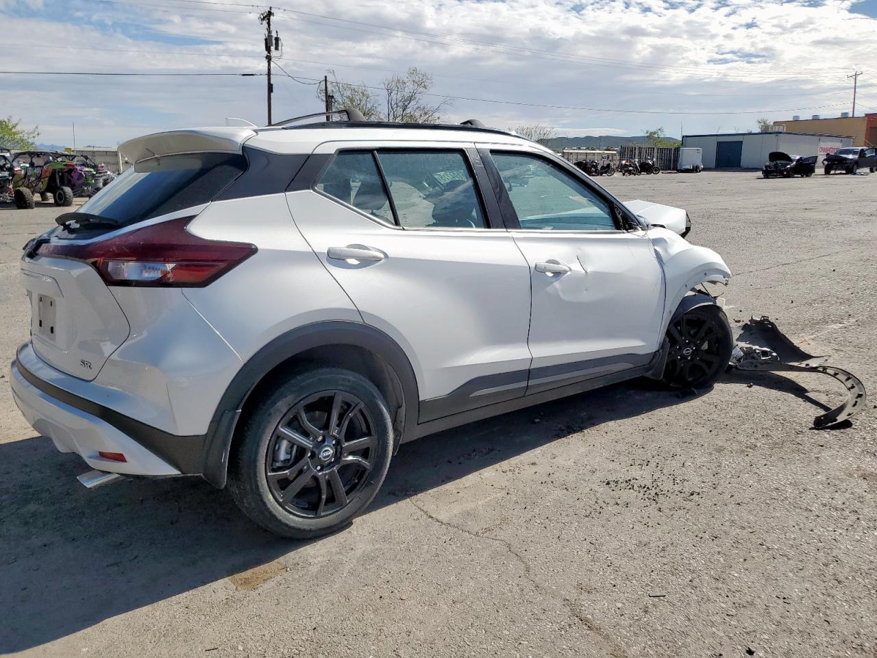 2022 Nissan Kicks Sr - Фото 3