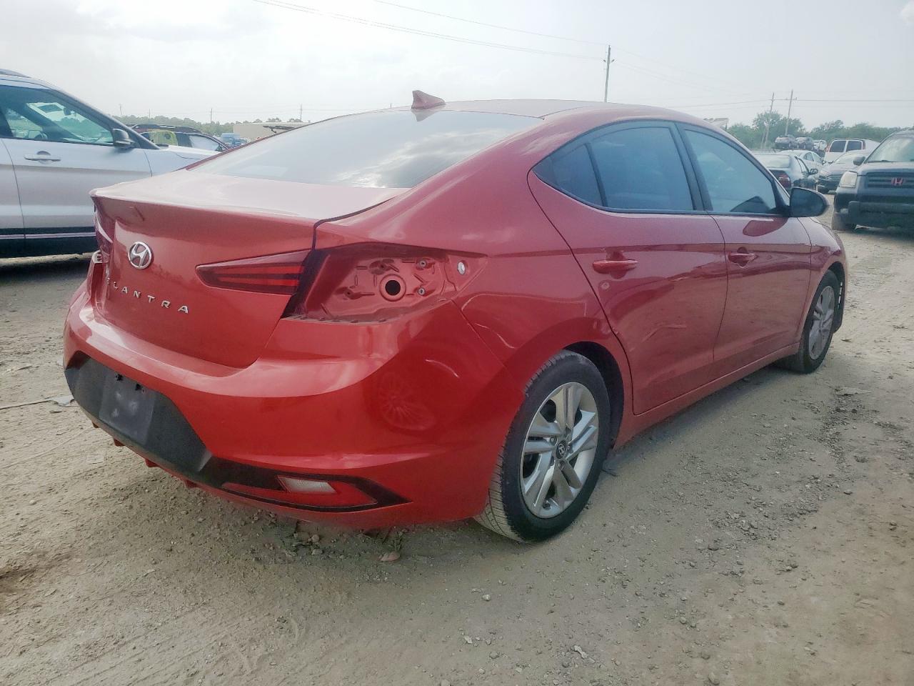 2019 Hyundai Elantra Sel - Image 3