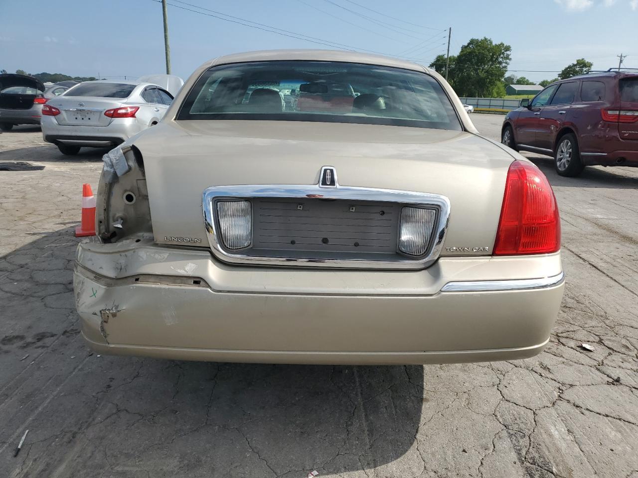2009 Lincoln Town Car Signature Limited - Image 6