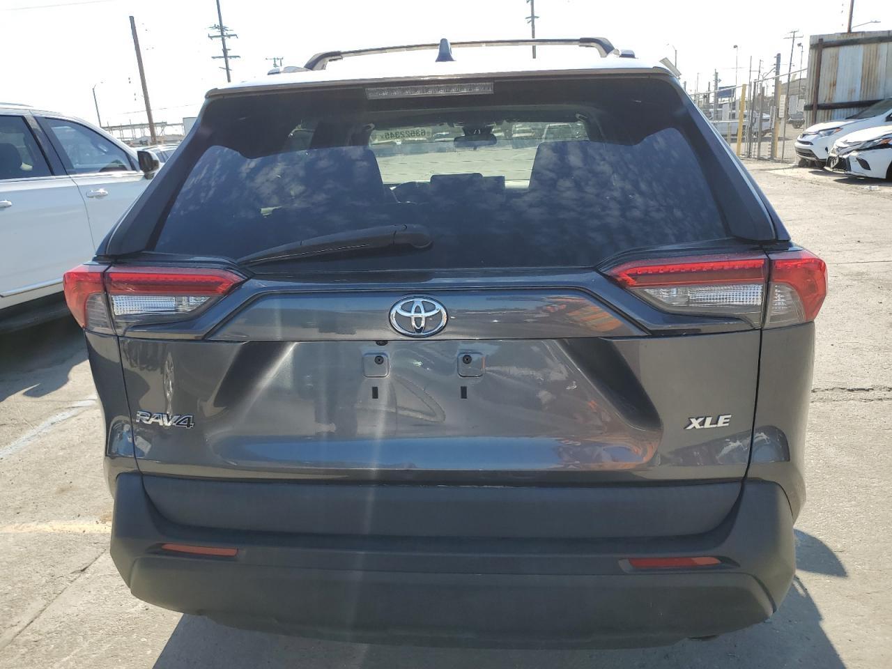 2021 Toyota Rav4 Xle Premium - Фото 6