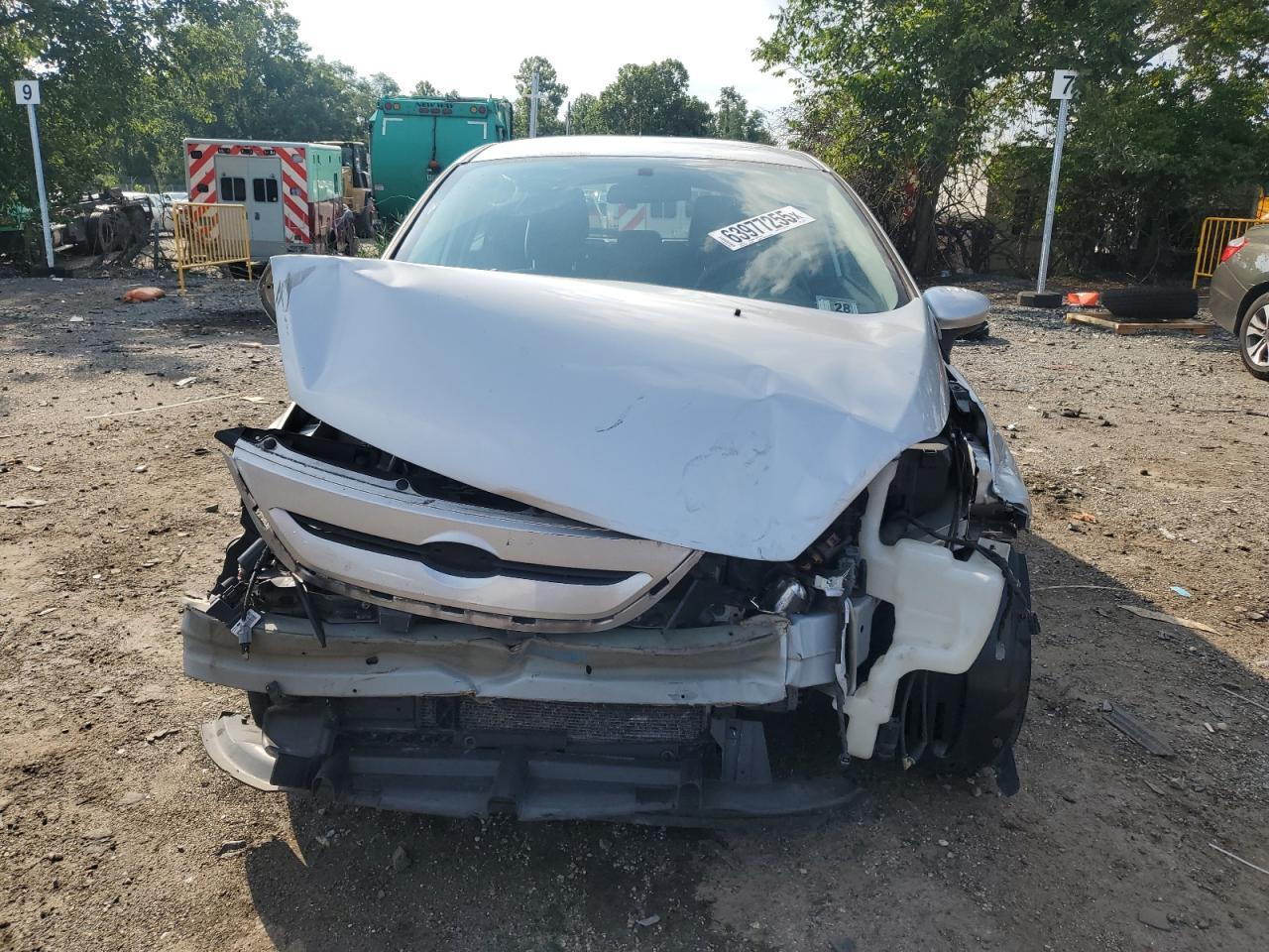 2011 Ford Fiesta Se - Image 5