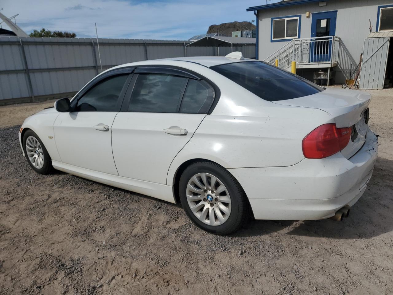 2009 BMW 328 I - Image 2