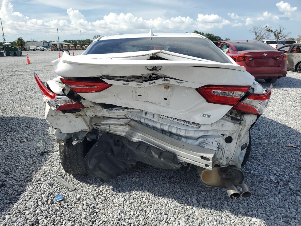 2020 Toyota Camry Se - Фото 6