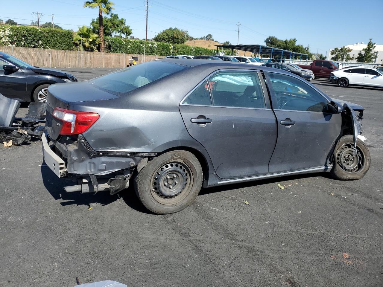 2012 Toyota Camry Base - Фото 3