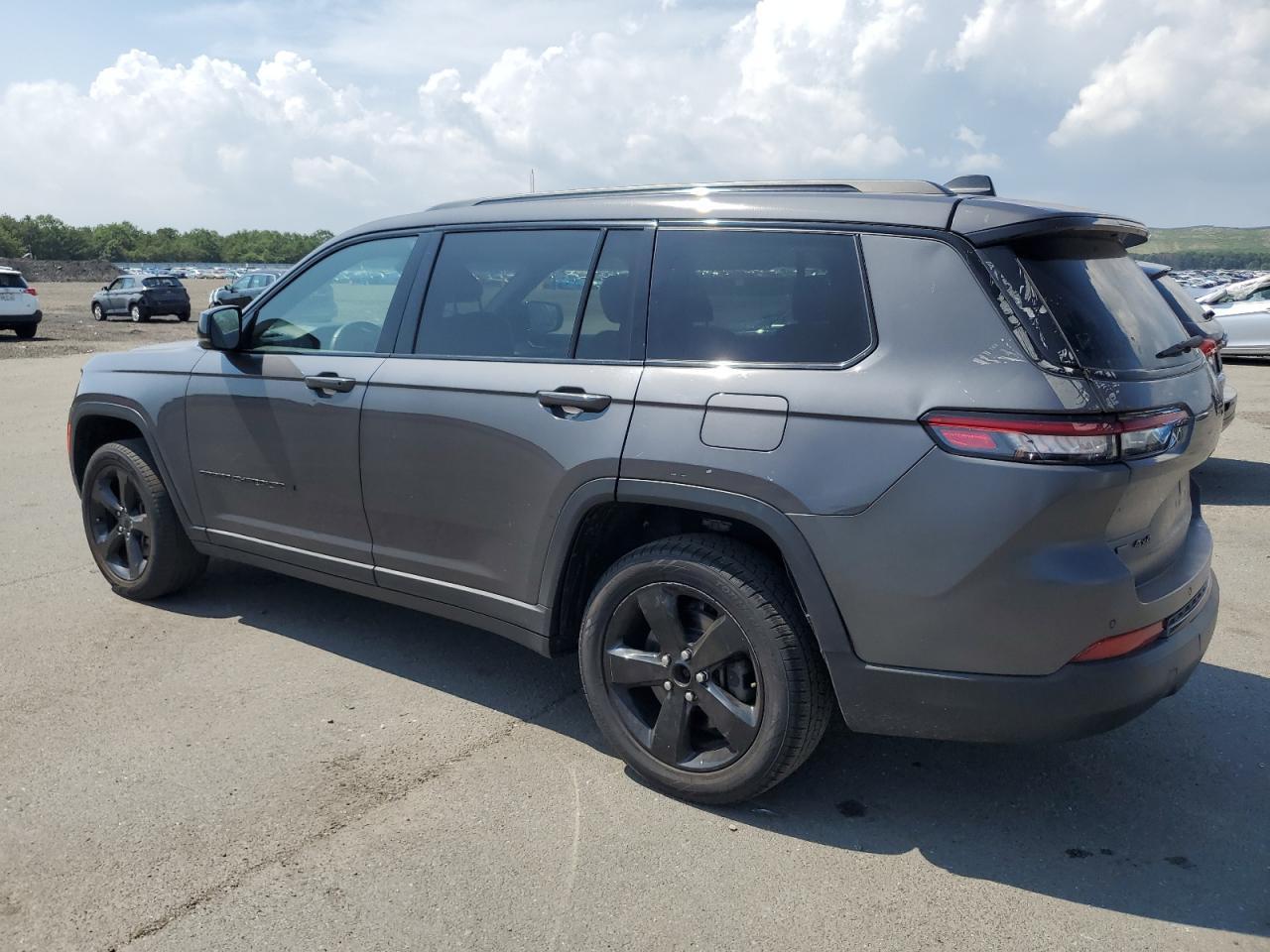 2022 Jeep Grand Cherokee L Laredo - Image 2