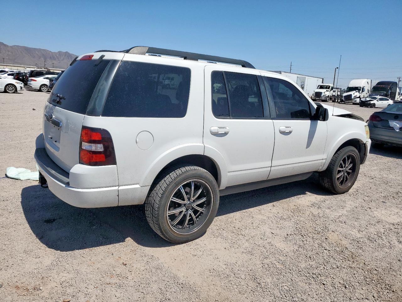2010 Ford Explorer Xlt - Image 3