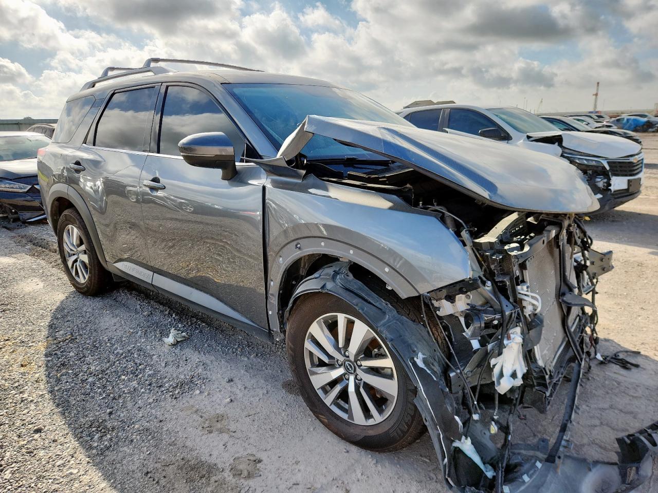 2023 Nissan Pathfinder Sl - Image 4