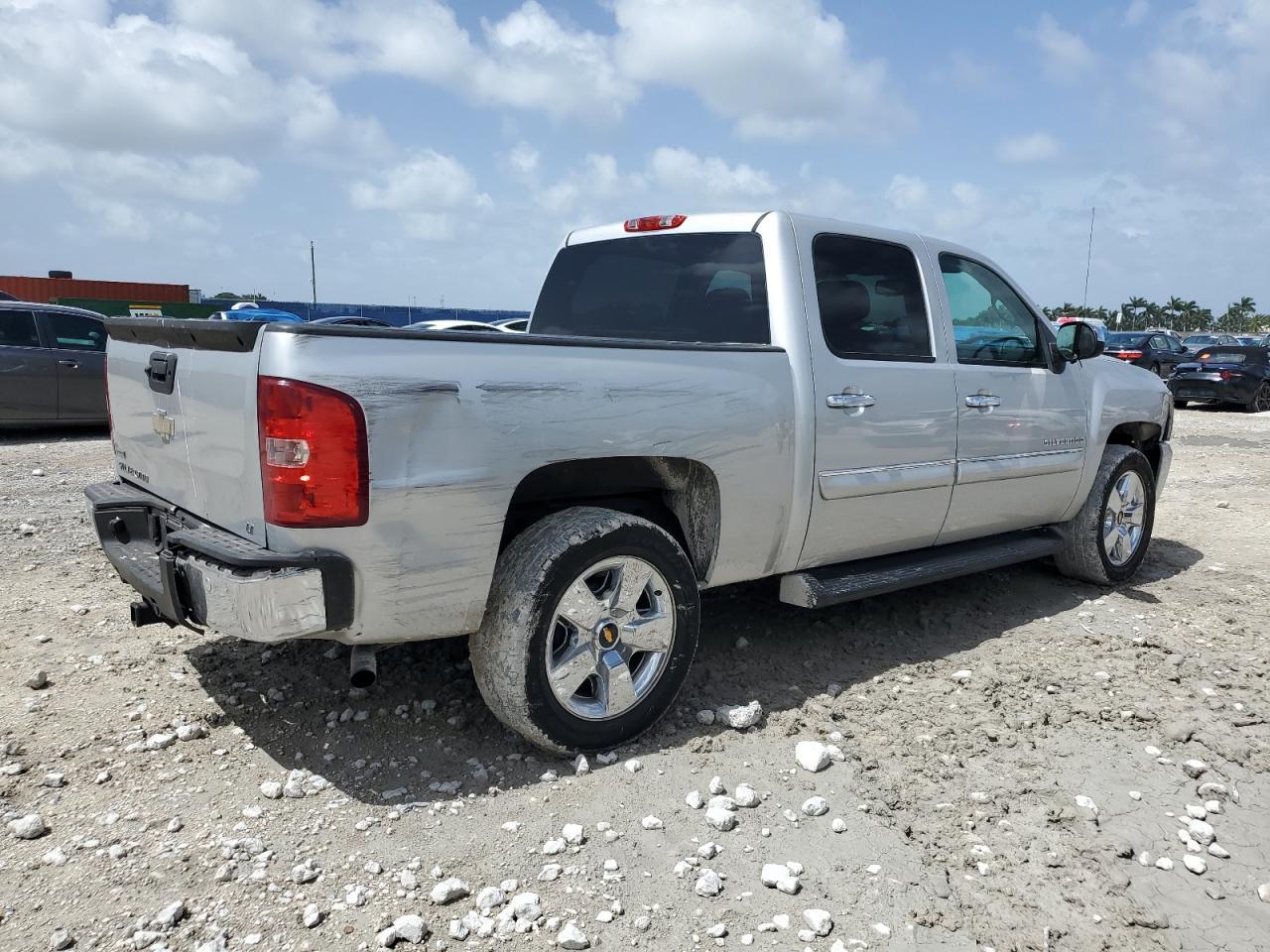 2011 Chevrolet Silverado C1500 Lt - Image 3