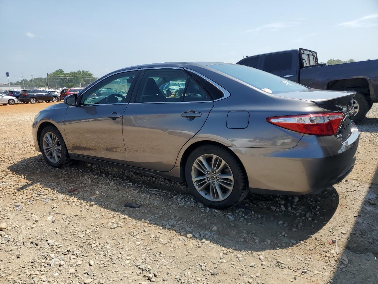 2016 Toyota Camry Le - Фото 2