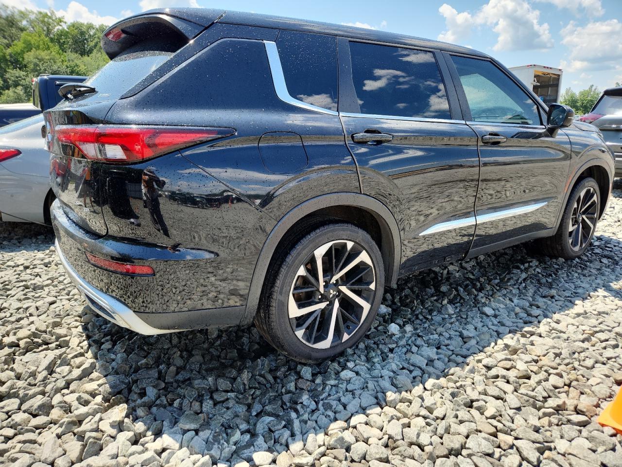 2023 Mitsubishi Outlander Se - Image 3