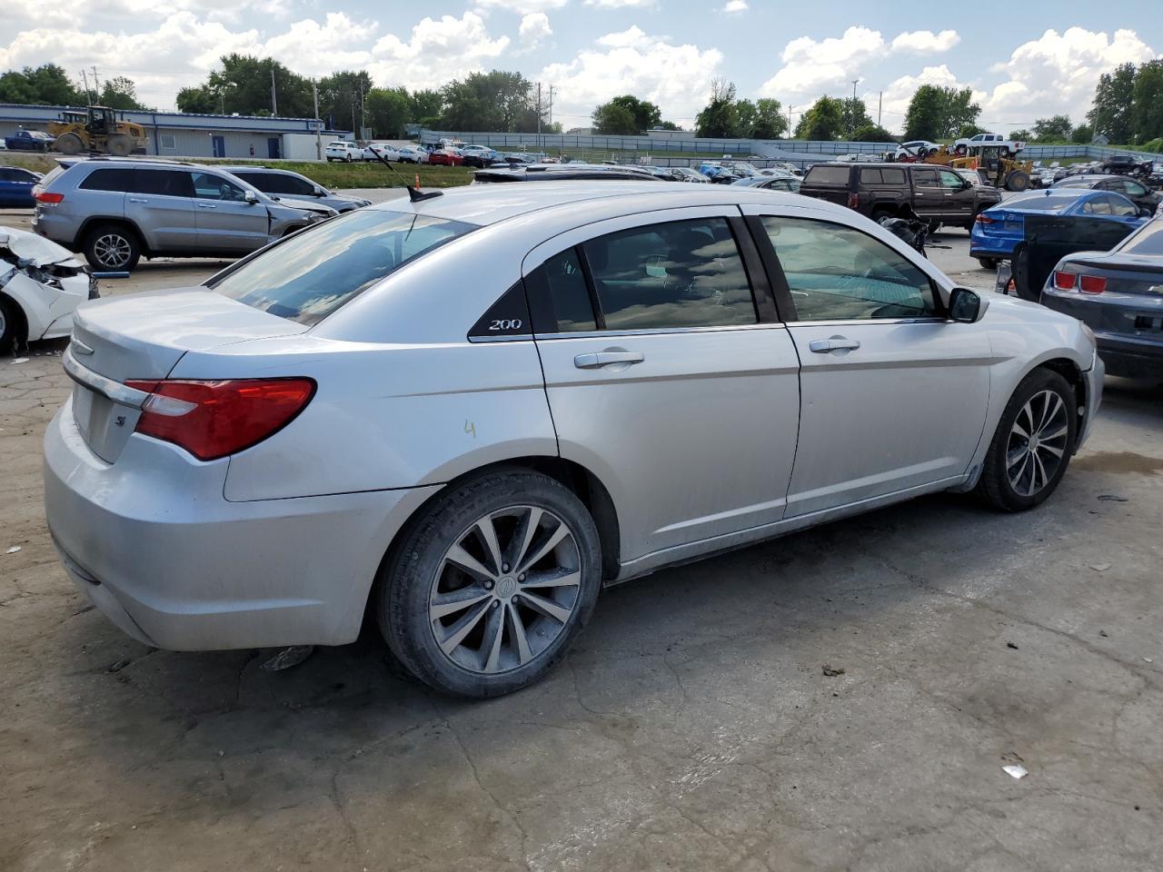 2012 Chrysler 200 Touring - Image 3