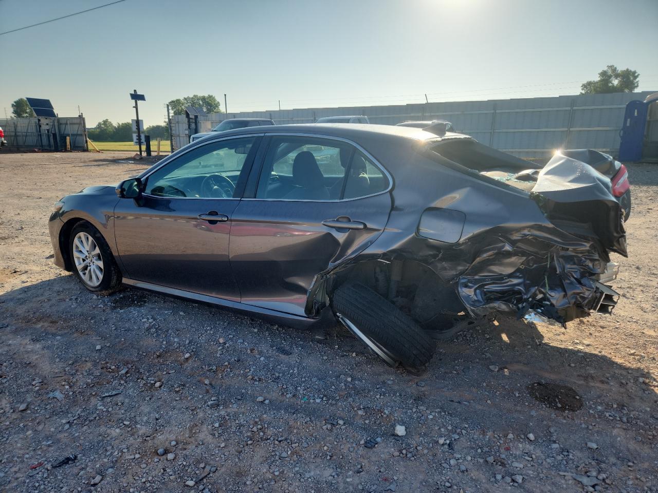 2019 Toyota Camry L - Фото 2