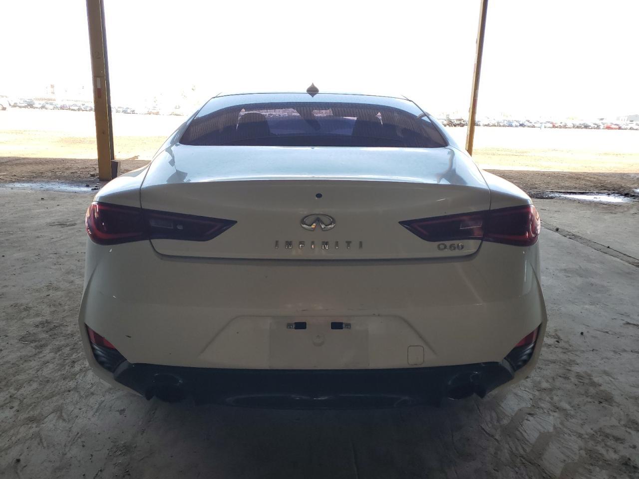 2018 Infiniti Q60 Luxe 300 - Image 6