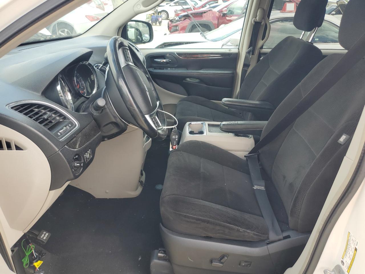 2013 Chrysler Town & Country Touring - Image 7