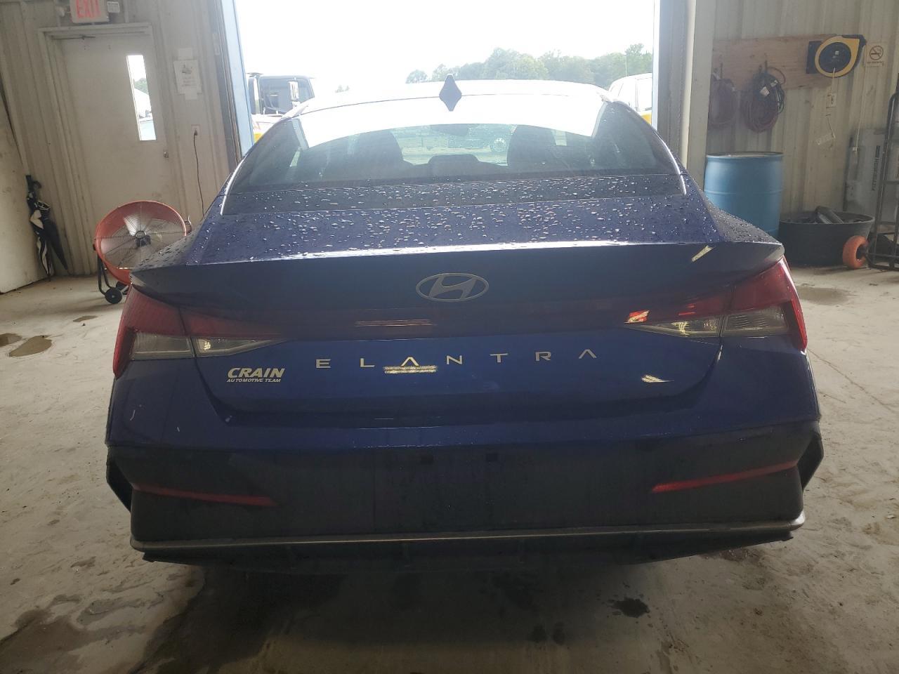 2025 Hyundai Elantra Se - Image 6