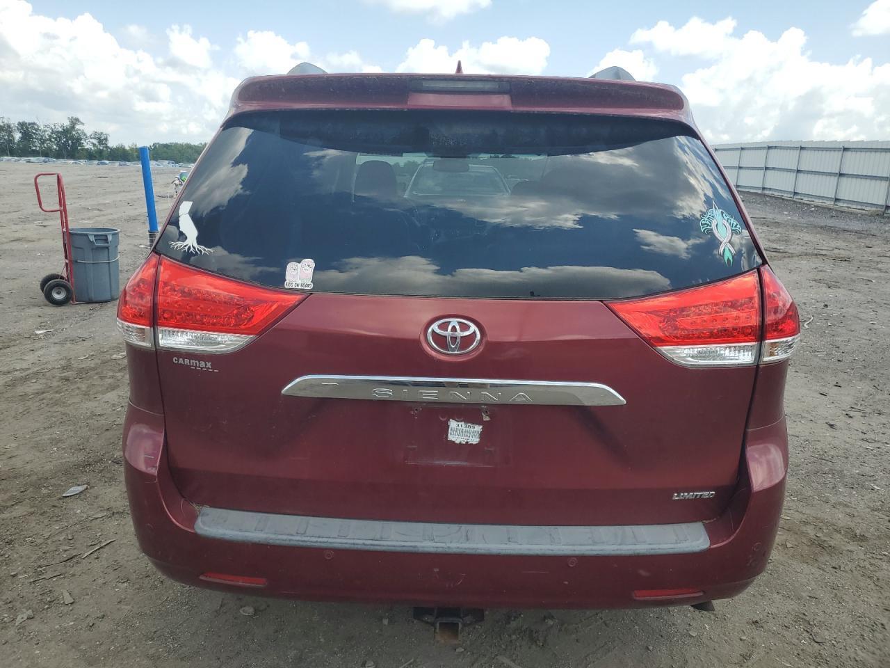 2011 Toyota Sienna Xle - Фото 6