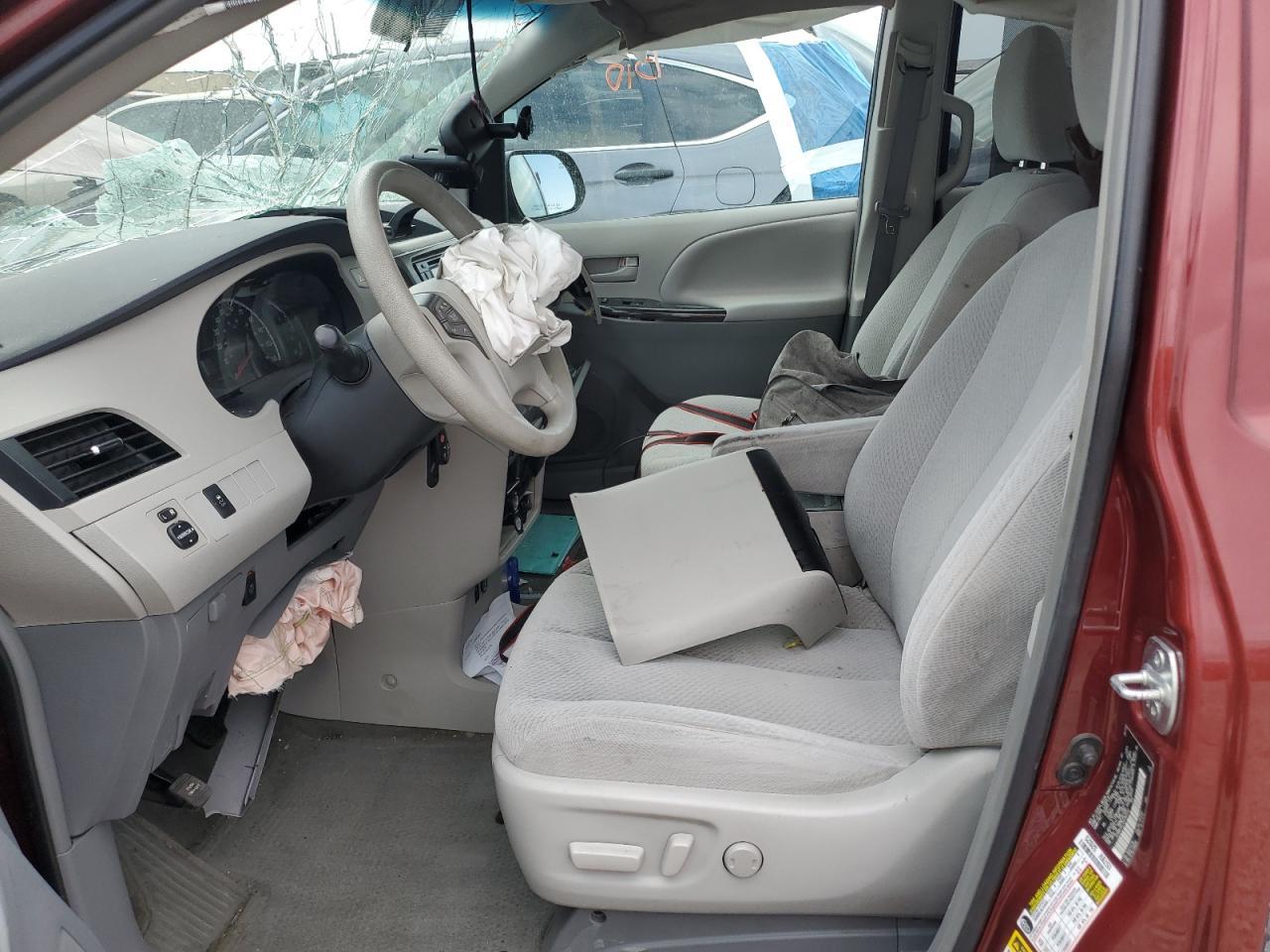 2013 Toyota Sienna Le - Image 7