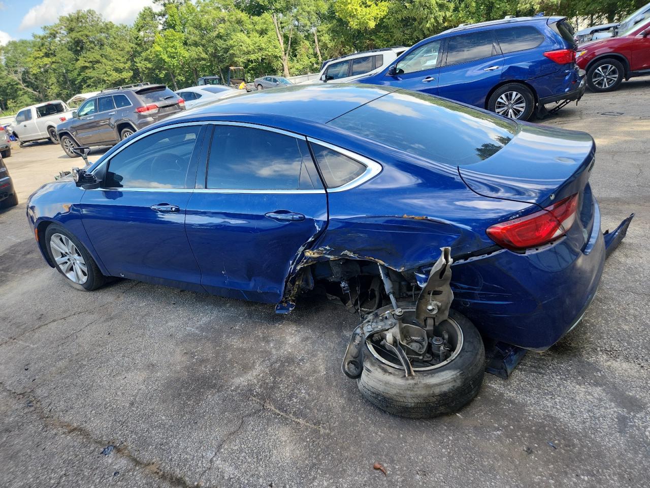 2015 Chrysler 200 Limited - Фото 2