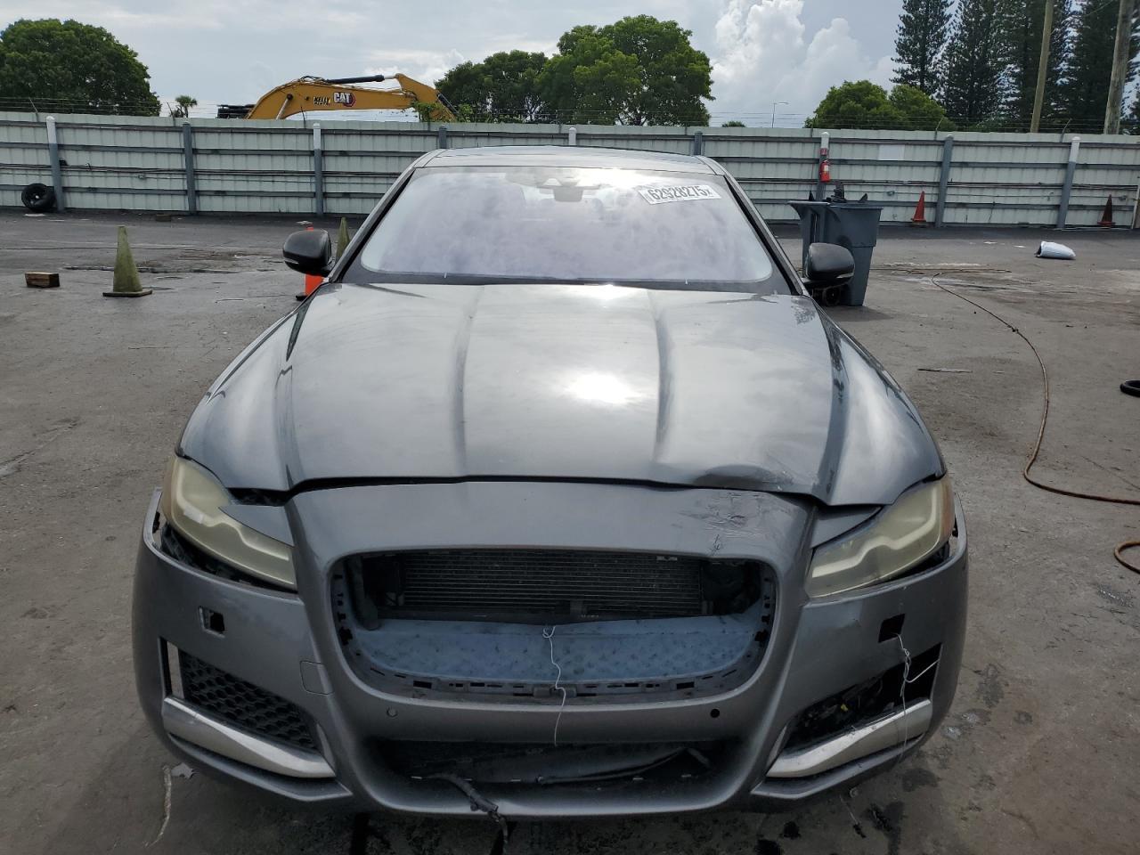 2016 Jaguar Xf Premium - Image 5