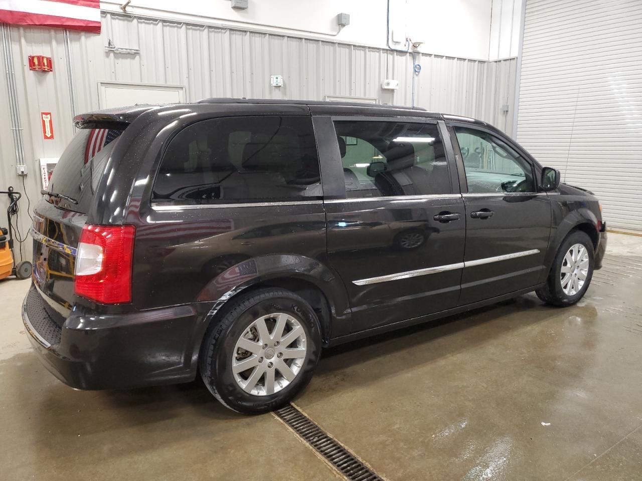 2014 Chrysler Town & Country Touring - Image 3