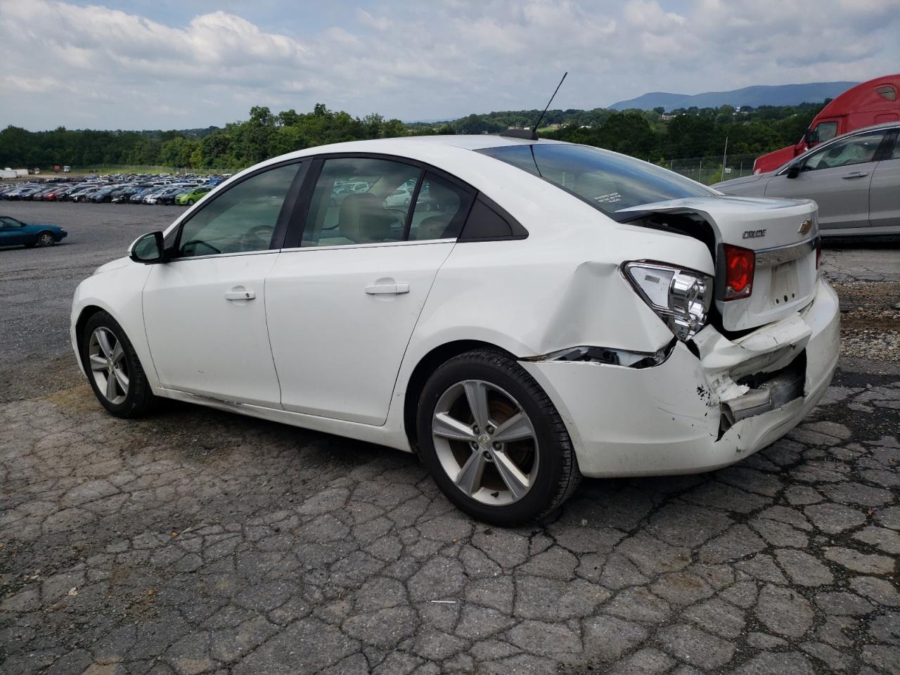 2015 Chevrolet Cruze Lt - Image 2