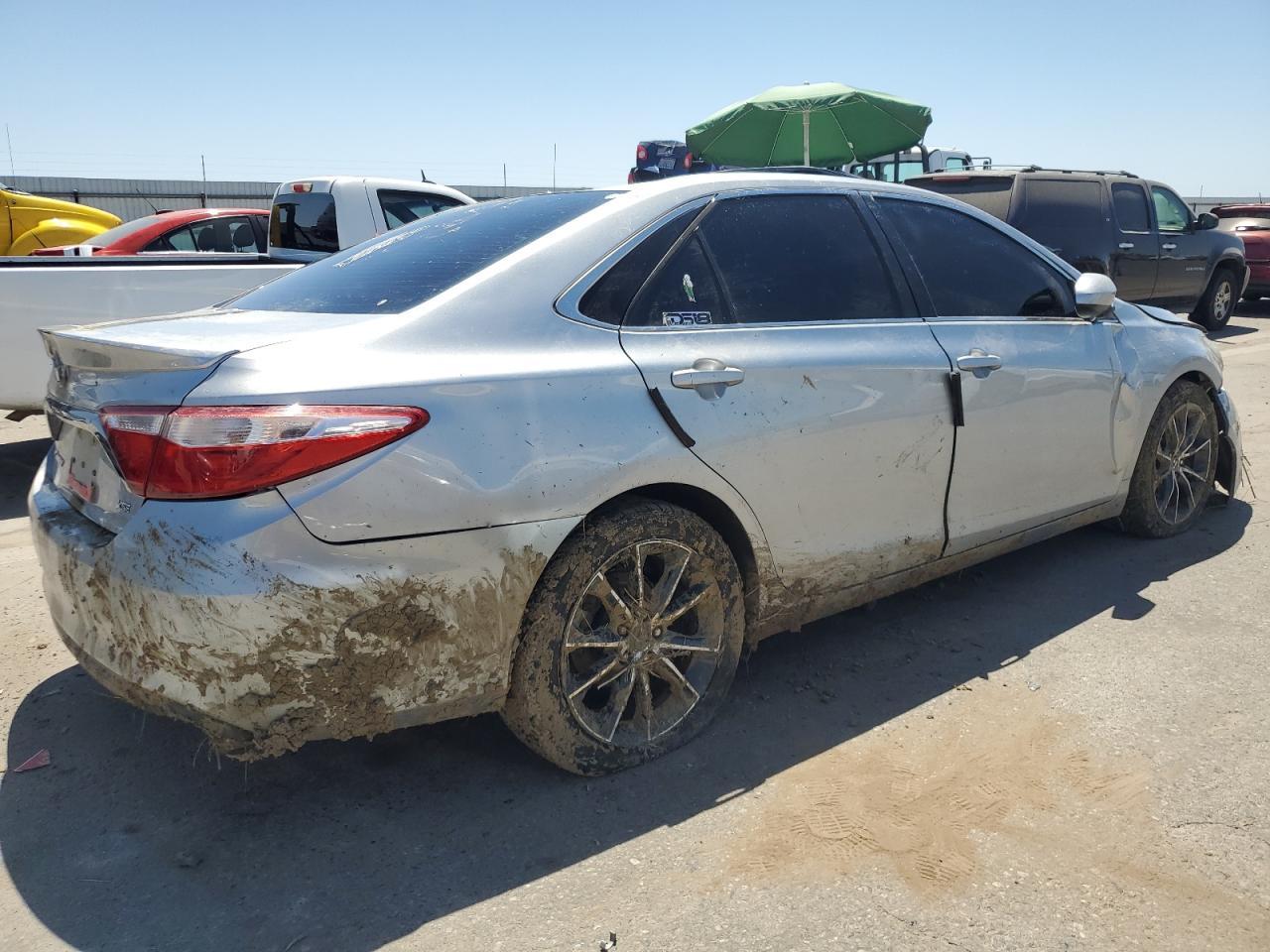 2016 Toyota Camry Le - Фото 3