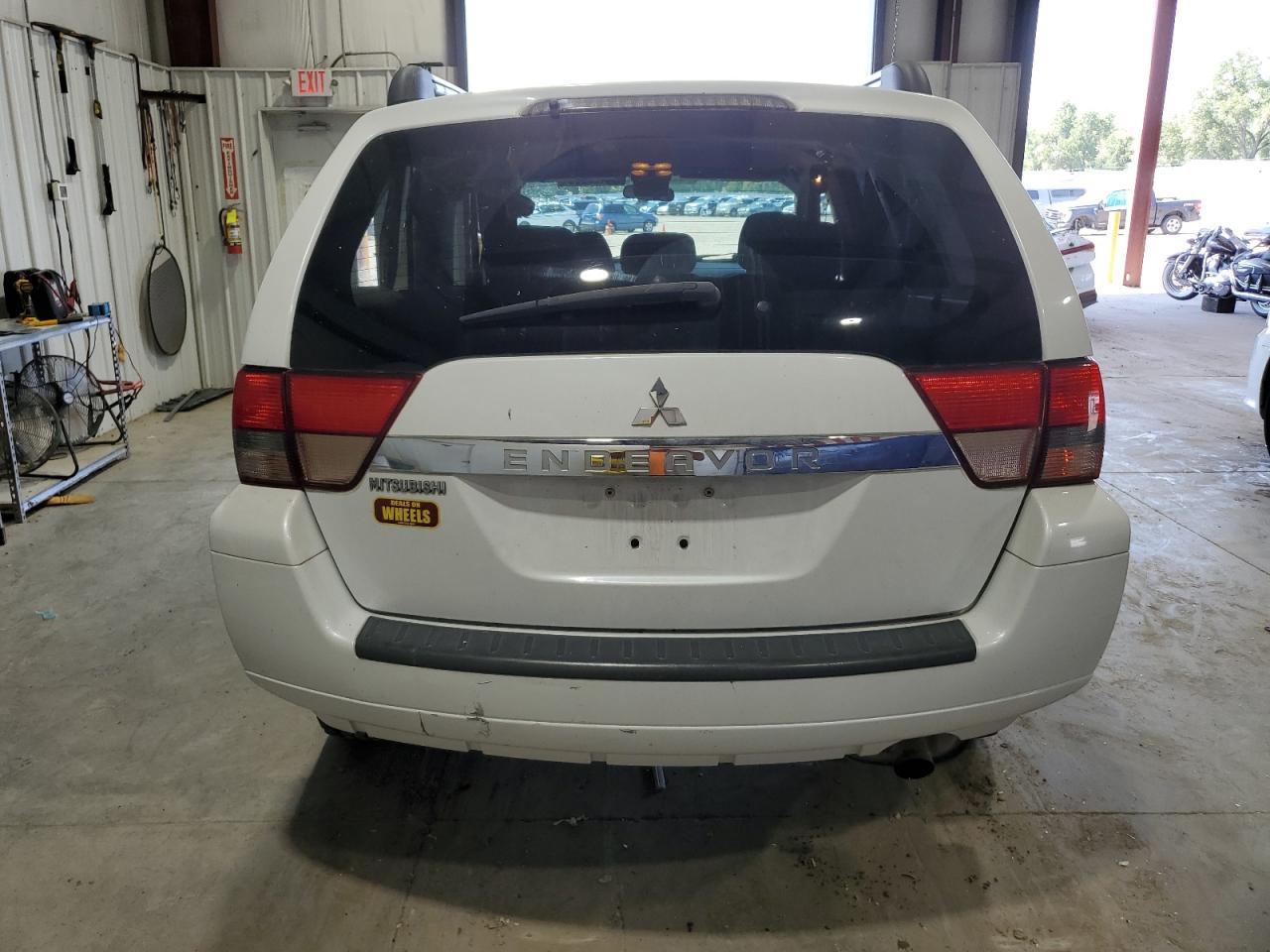 2011 Mitsubishi Endeavor Ls - Image 6