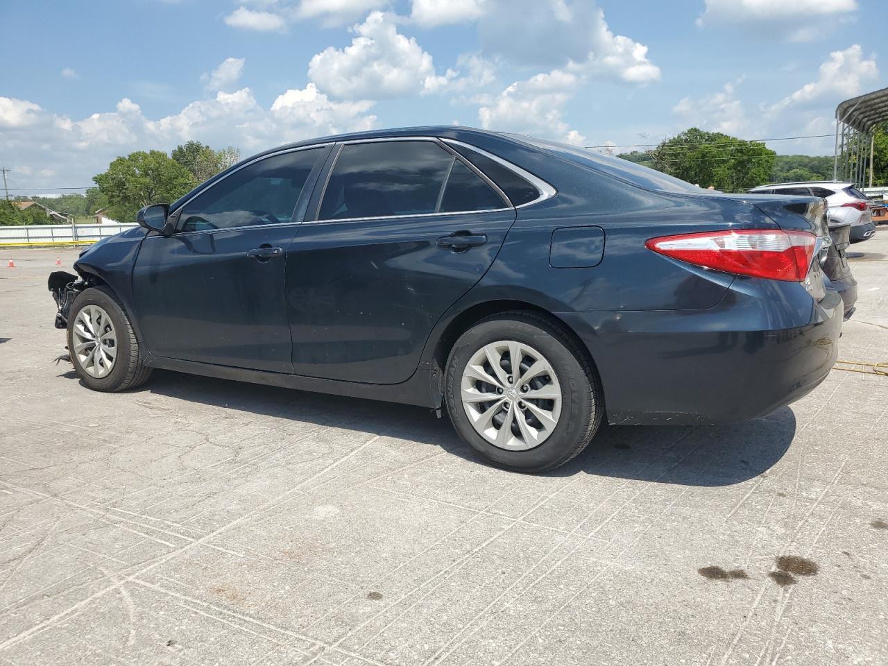 2017 Toyota Camry Le - Фото 2