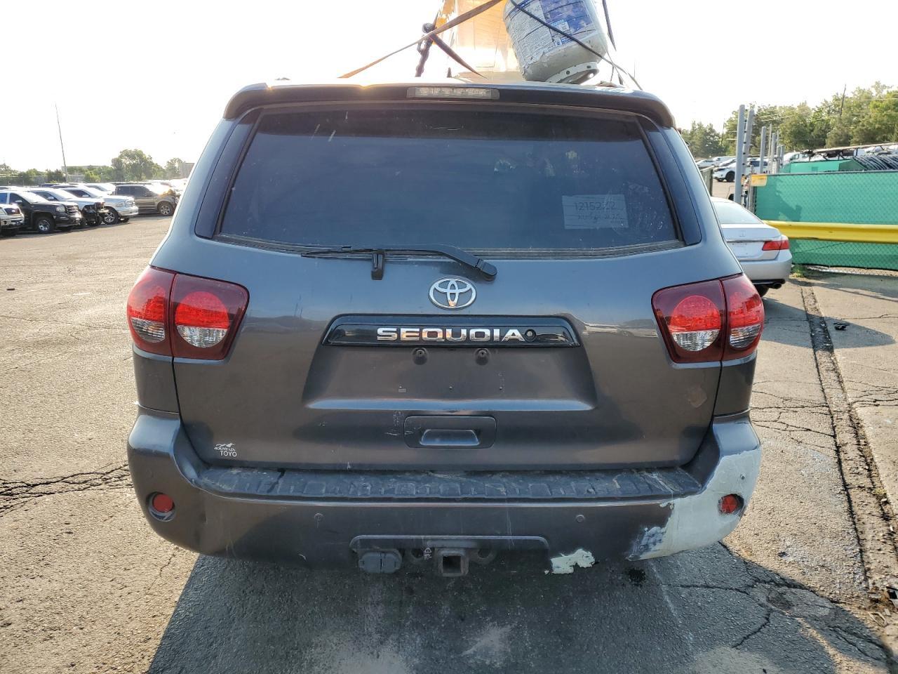 2019 Toyota Sequoia Sr5 - Фото 6