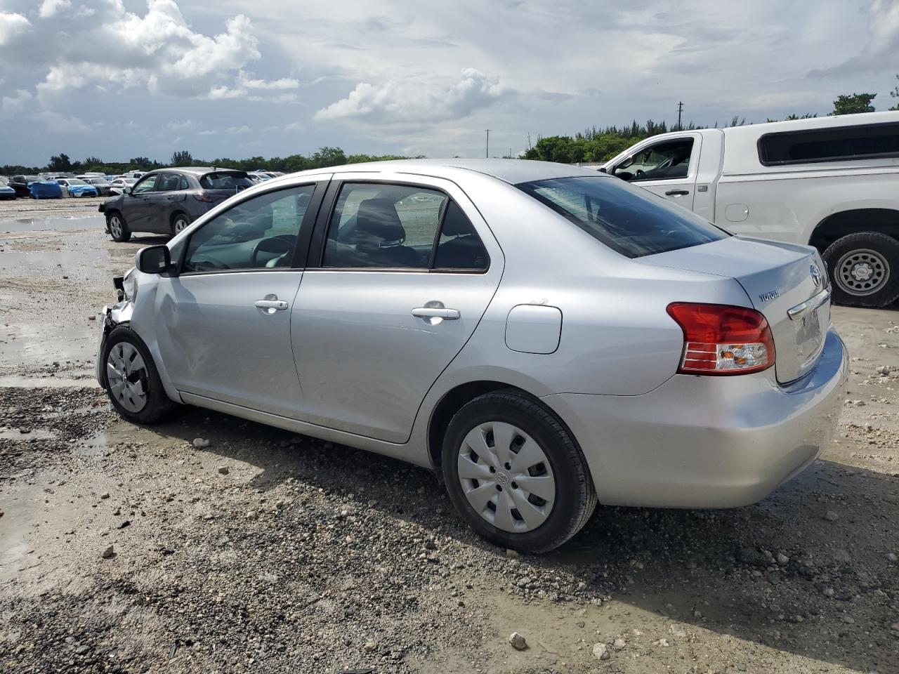 2011 Toyota Yaris - Image 2