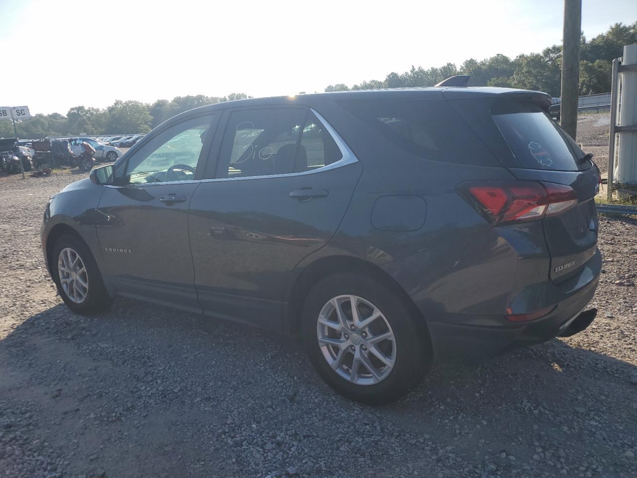2022 Chevrolet Equinox Lt - Image 2