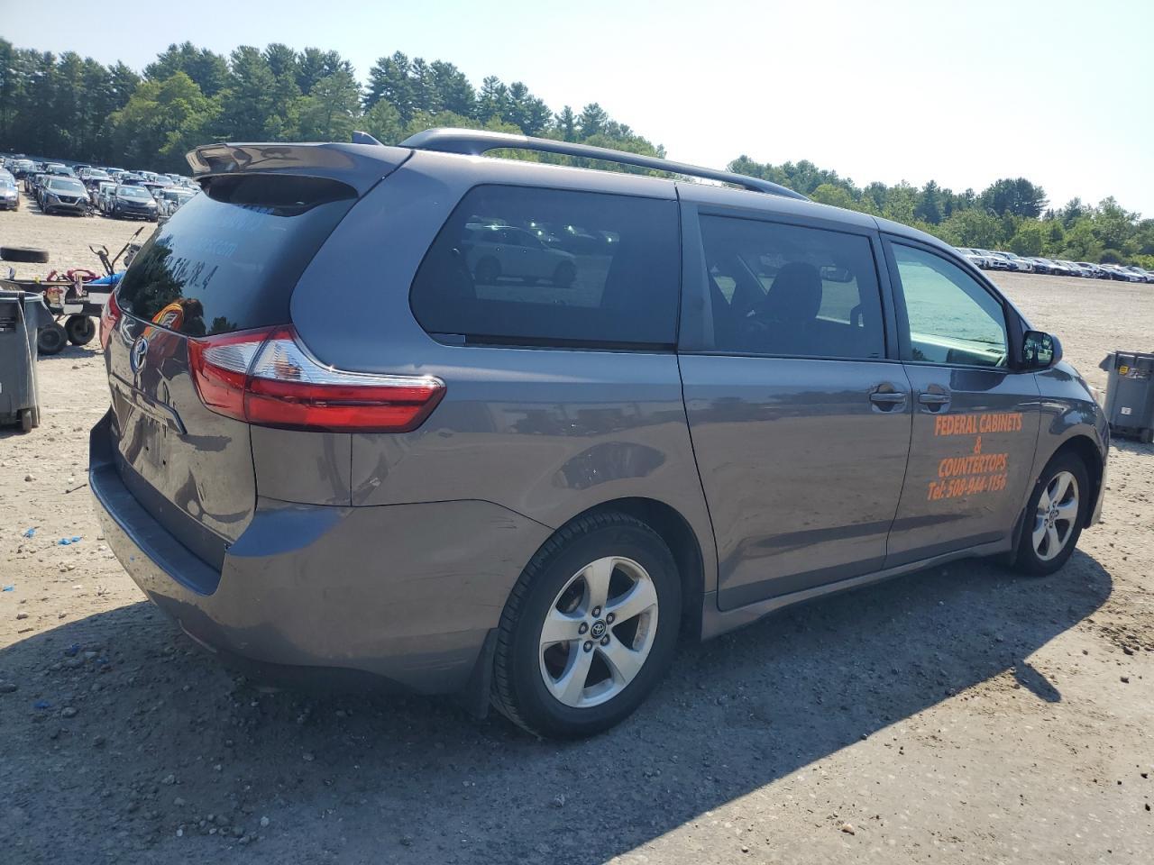 2019 Toyota Sienna Le - Image 3